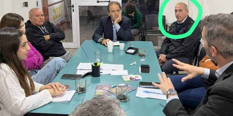 El ginecólogo Clementi asesora a la oposición en temas de salud a pesar de estar suspendido y procesado