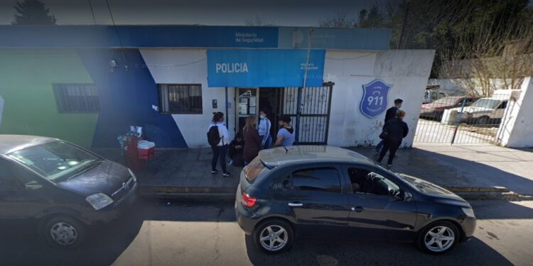 De día policía, de noche ladrón: cayó el jefe de calle de una comisaría de Glew