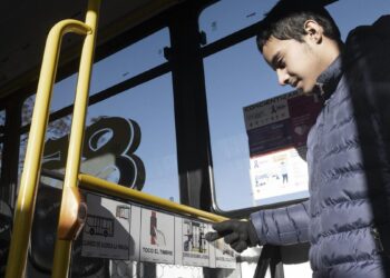 La línea 85 de Quilmes, pionera en sumar pictogramas para facilitar el viaje de chicos con TEA
