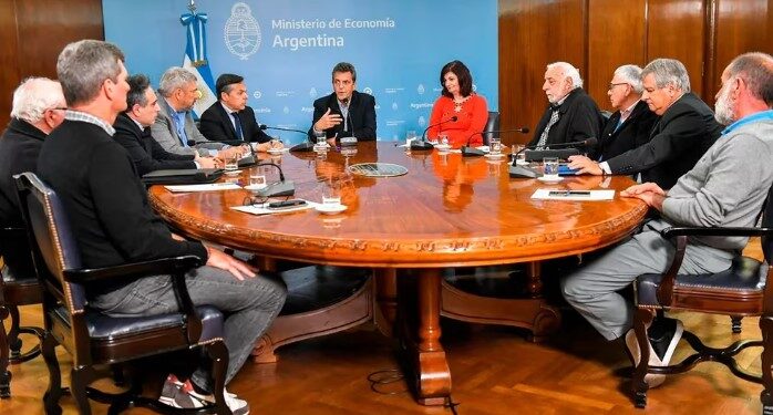 El Gobierno destrabó el conflicto con los empresarios y se levantó el paro de choferes