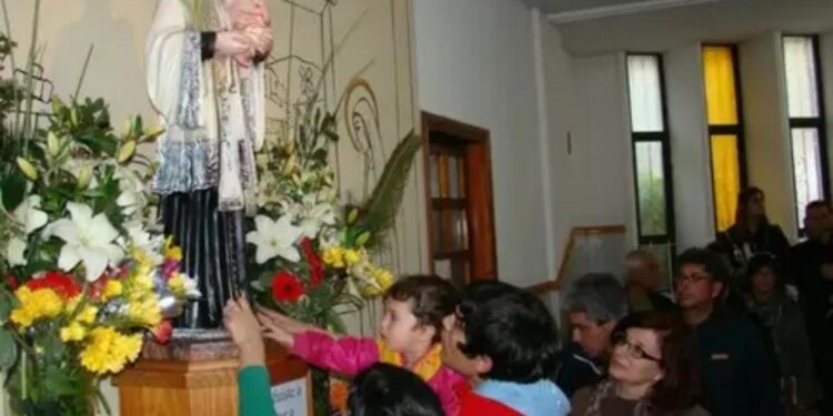 La Iglesia San Cayetano de Burzaco espera hoy a miles de fieles