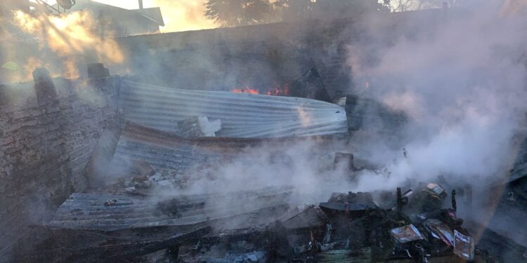 Longchamps: dos casas se prendieron fuego