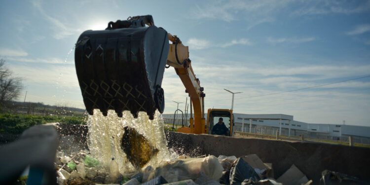 Extrajeron en 6 meses casi 3 mil toneladas de residuos de arroyos de la cuenca Matanza Riachuelo