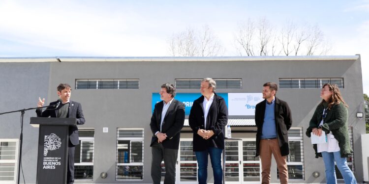 Kicillof inauguró la Secundaria 81 y la ampliación de la Primaria 83 en Rivadavia