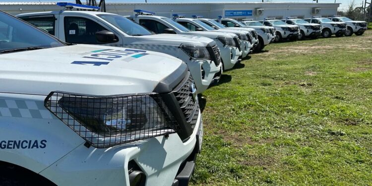 Provincia entregó 40 patrullas cero kilómetro para Almirante Brown