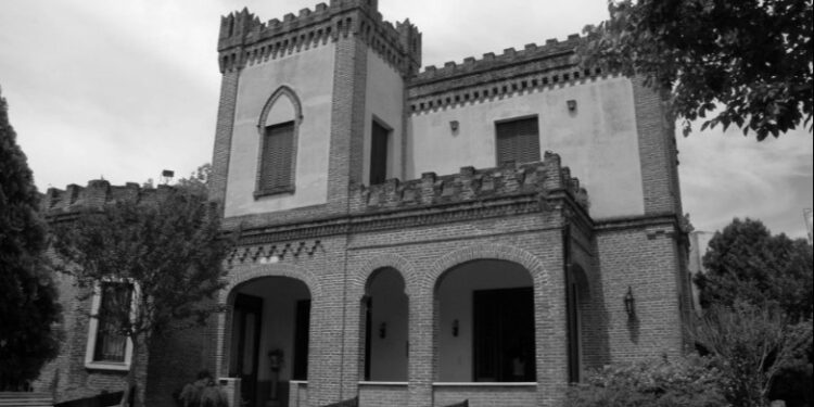 Los 150 años de Brown: un recorrido por sus misteriosos castillos