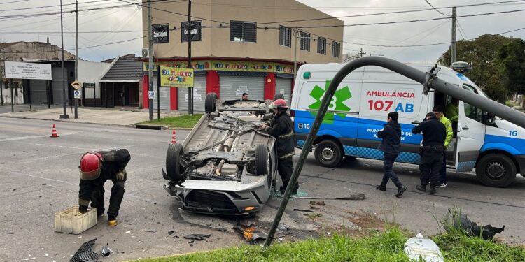 Domingo de choques y vuelcos en las calles de Adrogué