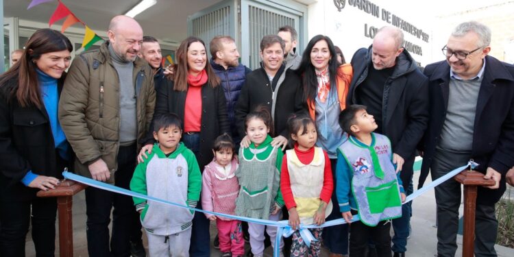 Kicillof anunció en Lomas que darán préstamos de hasta $ 5 millones a trabajadores de la educación