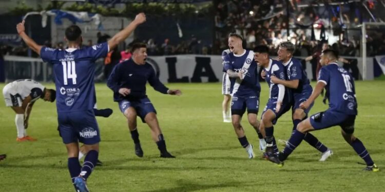 Burzaco de fiesta: Sanma ganó con un gol agónico y ascendió a Primera B
