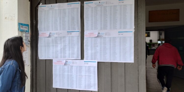 El gobierno anunció que «se sigue votando»: sufragó al menos el 74 por ciento del padrón