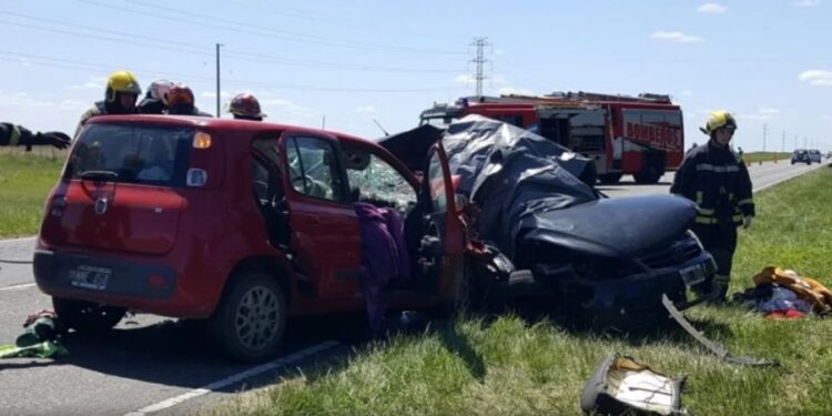 Una pareja de Lanús murió en un choque frontal entre dos autos en Villa Gesell