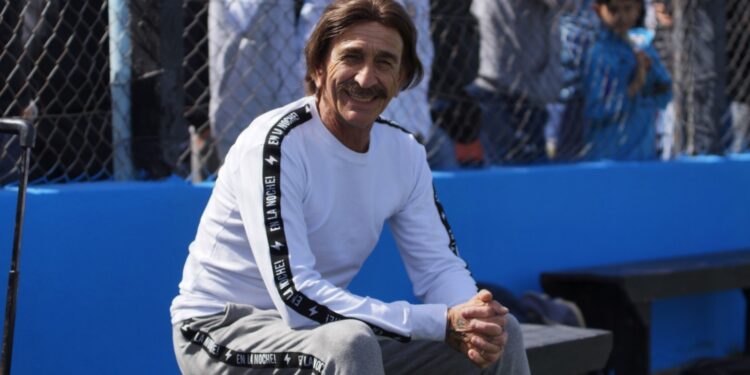 Vico le puso fin al misterio y firmó su continuidad al frente de Brown de Adrogué