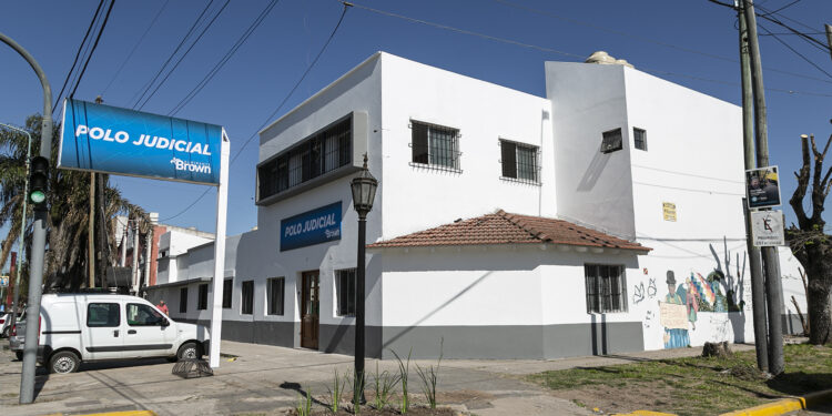 Empezó a funcionar en Calzada el polo judicial de Brown