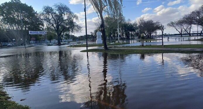 La sudestada desbordó el río en Quilmes pero «no es una situación de gravedad»