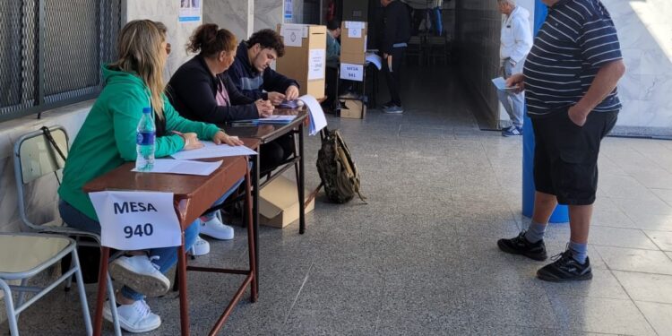 Ya comenzó el balotage para definir al próximo presidente de los argentinos