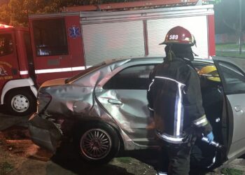 Un herido tras el choque de un colectivo y un auto en Longchamps