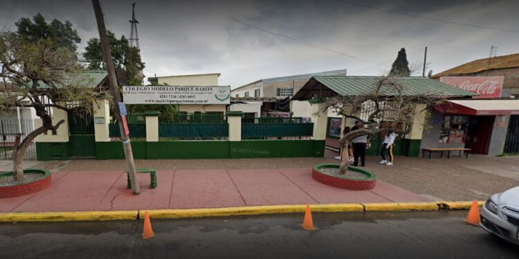 Lomas: atropelló a una nena de 10 años que salía de la escuela y escapó