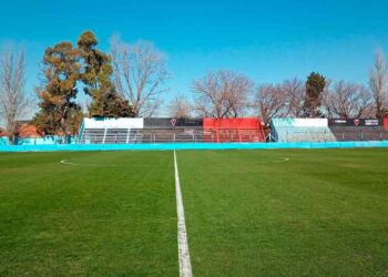 A semanas de las elecciones, Brown de Adrogué anunció que colocará las luces en su estadio