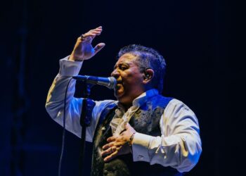 Glew: domingo con concurso de manchas y vidrieras, La Banda de Gonza y el cierre de Mario Luis