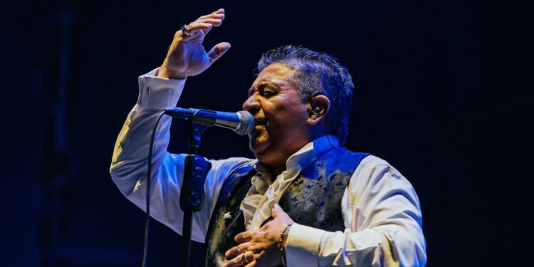 Glew: domingo con concurso de manchas y vidrieras, La Banda de Gonza y el cierre de Mario Luis