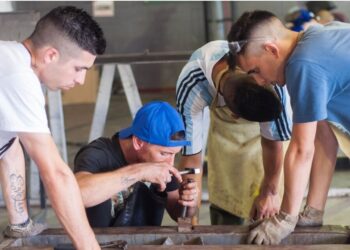 Lomas: la escuela de oficios de la universidad da cursos en las unidades penales