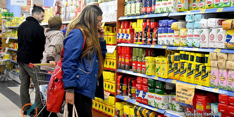 El Gobierno cerró una canasta de «precios cuidados» en 20 productos de supermercados
