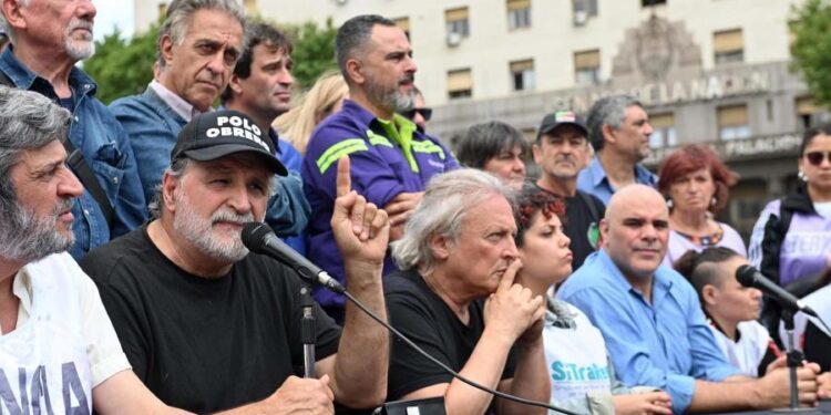 Organizaciones sociales marcharán hoy mientras Milei anunciará su decreto en cadena nacional