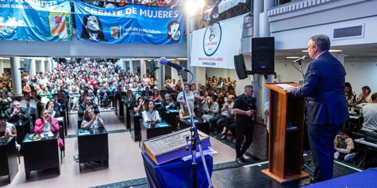 Cascallares asumió su tercer mandato y juraron los 12 nuevos concejales de Brown