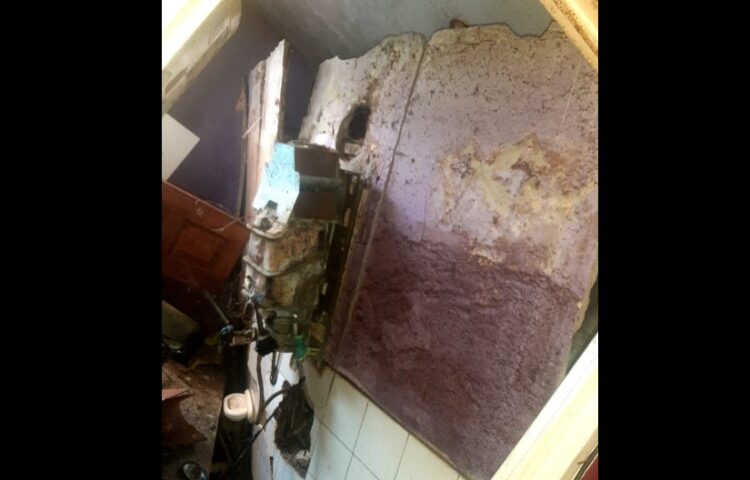 Una fuerte explosión destruyó una casa y puso en alerta a los vecinos de Don Orione