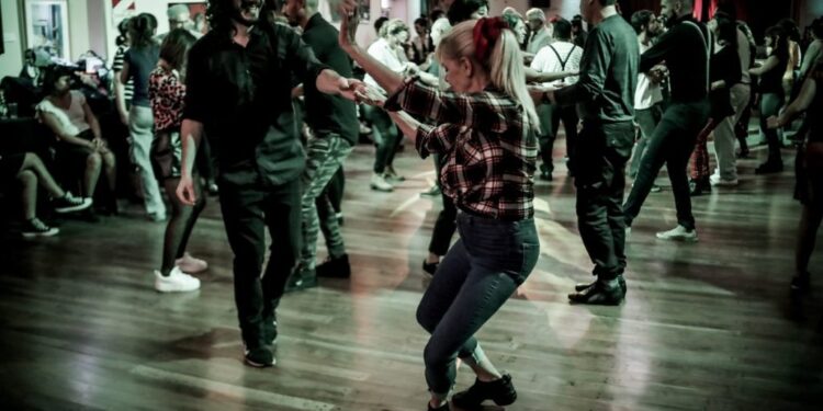 Durante febrero, se darán clases gratuitas de rock en localidades de Brown