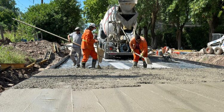 Finalizan en Longchamps la pavimentación de la calle Ávila