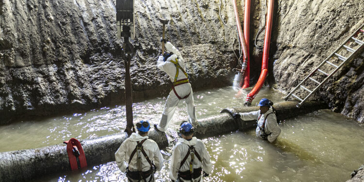 Remueven un caño de agua y encaran la última etapa del viaducto de la rotonda Los Pinos