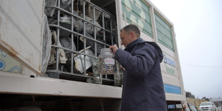 En Brown, lanzan campaña recolectando cigarrillos electrónicos y pilas