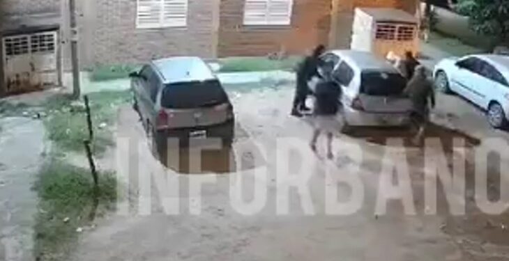 Longchamps: una mujer frustró el robo piraña de su auto