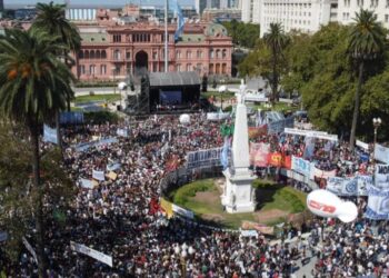 Una multitud marchó para reafirmar la memoria y rechazar las políticas de Milei