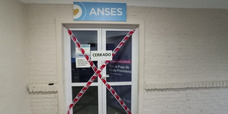 Echaron trabajadores de Anses de Banfield, Lanús, Burzaco, Longchamps, Fiorito y Lomas y cierran oficinas