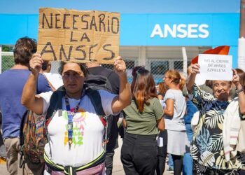 Denuncian que Milei ya echó a más de 1300 trabajadores de Anses y planea el despido de más de 60 mil en distintos organismos