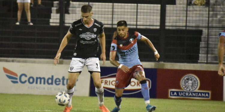 El Tricolor cayó goleado por tercera vez en el torneo y sigue sin ganar