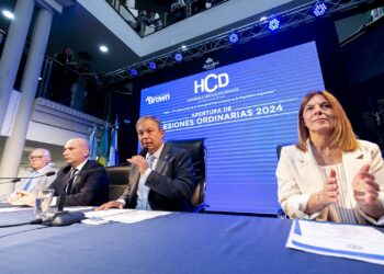 Cascallares abrió las sesiones del Concejo, pidió por las obras frenadas por Milei y llamó a «ser solidarios, innovadores y cercanos para cuidar a los vecinos»