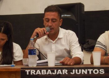 Sin oposición, Gómez fue reelegido como presidente de Claypole