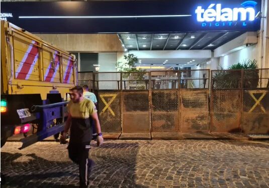 De forma ilegal, el Gobierno valló la agencia Télam, deshabilitó su web y corren peligro más 700 puestos de trabajo