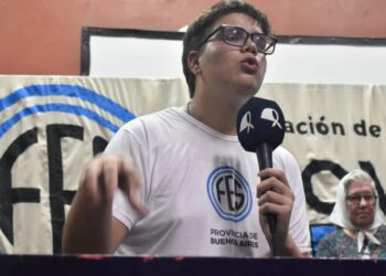 Estudiantes de secundaria marchan en defensa de las universidades: «Estamos hablando de nuestro futuro»