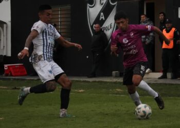 Claypole perdió ante Barracas en el regreso a su cancha