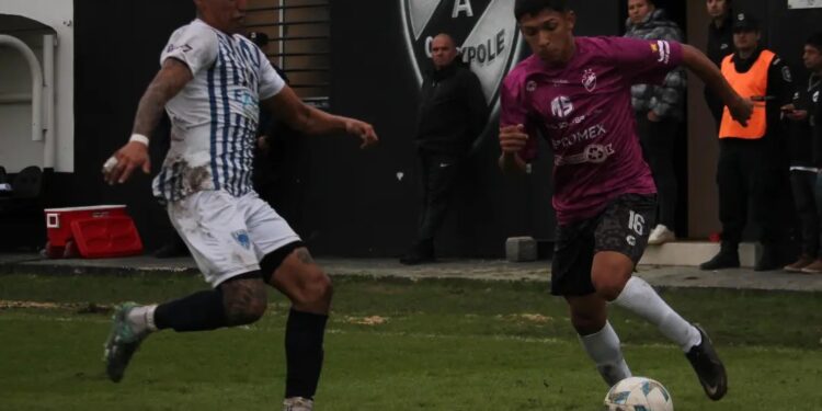 Claypole perdió ante Barracas en el regreso a su cancha