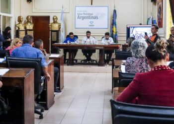 Lanús aumentó las tasas a bancos e hipermercados para financiar el recorte