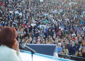 Cristina en Quilmes: inauguró un microestadio y dijo que el pueblo está siendo sometido «a un sacrificio inútil»