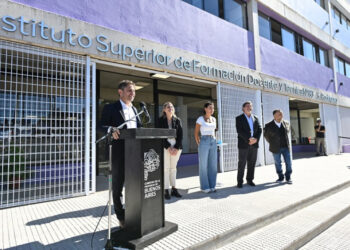 Inauguraron el ISFDT de Solano, un edificio de cuatro pisos y 25 aulas