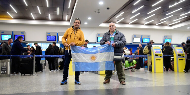 Malvinas: ex combatientes de Burzaco y Glew partieron a las islas a través de un programa municipal