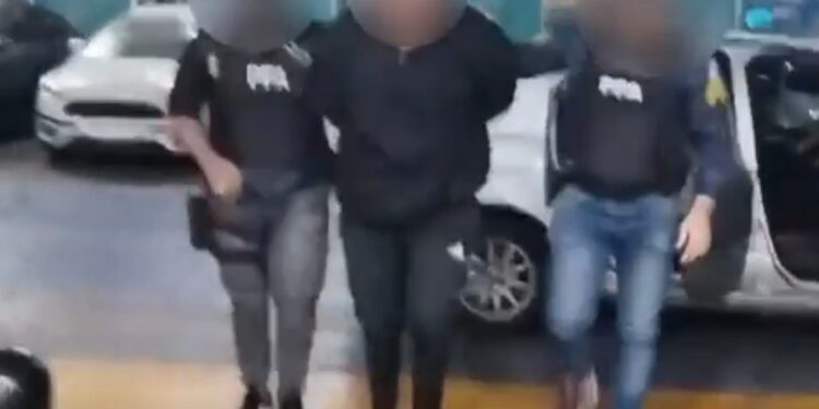 Mármol: entre 10 policías detuvieron a un joven discapacitado por amenazar a Milei