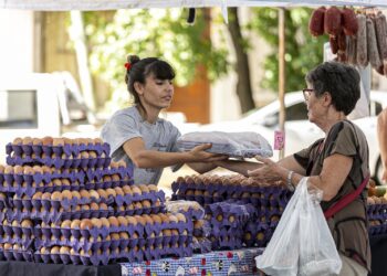 Otro sábado de feria con productos de mano propia en la Granja Municipal